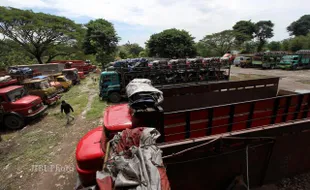 SOLAR LANGKA : Puluhan Truk Ekspedisi Tertahan di Pedaringan