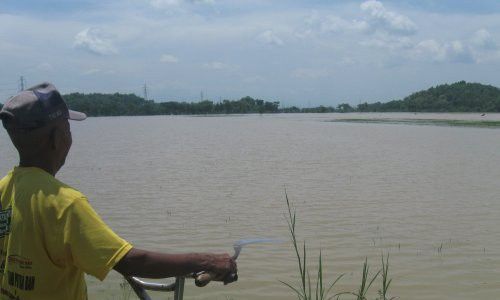 GELOMBANG TINGGI : Muara Sungai Opak Meluap Lagi