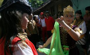 DISAMBUT KESENIAN TRADISIONAL