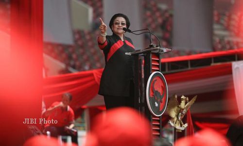 FOTO AIR CUCI KAKI MEGAWATI : PDIP: Itu Serangan Politik, Tapi Tak Lepas dari Kecintaan pada Mega