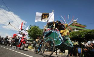 NAIK SEPEDA DAN BECAK