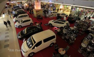 PAMERAN MOBIL