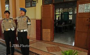 UJIAN NASIONAL : Di Gorontalo Soal Dikirim Tukang Pikul, di Kalimantan Siswa Sewa Perahu 