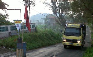 JALAN BERLUBANG