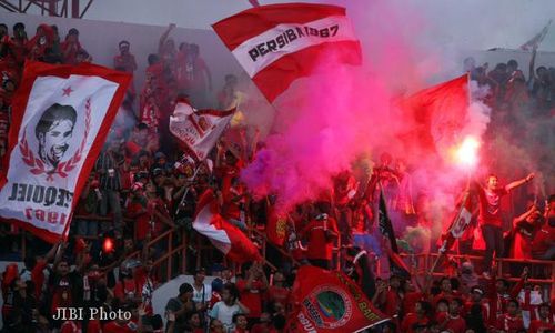 SKANDAL DANA HIBAH PERSIBA : Suporter Beri Dukungan Moral