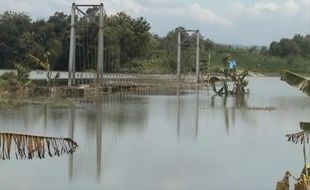 WKO MELUAP : Jembatan Gantung Bawu Terendam