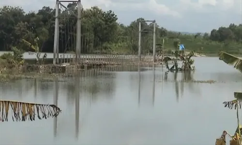 WKO MELUAP : Jembatan Gantung Bawu Terendam