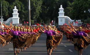 HARI TARI SEDUNIA : Istimewa, Kota Solo Siap Menari 36 Jam