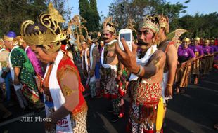 HARI TARI SEDUNIA :  Solo 24 Jam Menari Dibuka, Tari Diharapkan Luruhkan Sekat Perbedaan 