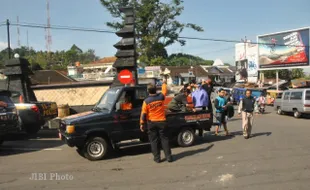 SOLAR LANGKA : Aksi Mogok Angkutan Karanganyar Berlanjut, Penumpang Menumpuk