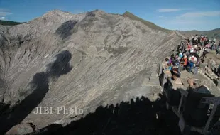 Hutan Gunung Promo Terbakar, Begini Upaya Tim Gabungan Jinakkan Api