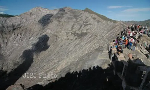 Gunung Bromo Meletus, Alat Pemantau Malah Hilang Dicuri