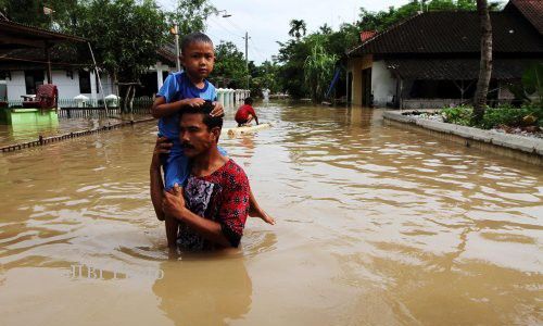 BENCANA SEMARANG : Hujan Deras, 2 Sungai Besar Meluap, 33 Keluarga Korban Banjir Diungsikan