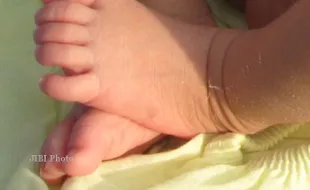 PEMBUANGAN BAYI TRENGGALEK : Bayi "Arini" Ditinggal di Teras Rumah Warga Slawe