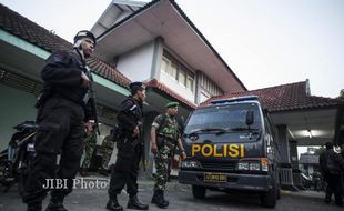 LAPAS SLEMAN DISERBU : Senjata Dari Tempat Latihan Gunung Lawu, CCTV Dibuang Ke Bengawan Solo  