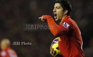 Carragher Yakin Suarez Tetap di Anfield 