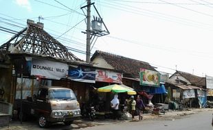 RENOVASI PASAR WEDI : Tak Dapat Tempat di Pasar Darurat, Pedagang Sewa Lahan