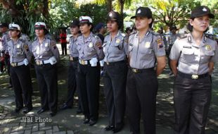 KEBIJAKAN POLRI : Wanita Polisi dari Warga Setempat Akan Ditempatkan di Polsek