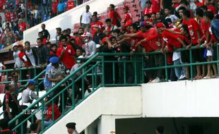 SEA GAMES 2013 : Myanmar Dikalahkan Indonesia, Suporter Ngamuk