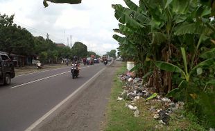   JL SOLO-SRAGEN JADI TEMPAT SAMPAH