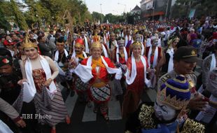 HARI TARI DUNIA : Rudy Batal Nari, Purnomo Berkostum Dewa Ruci