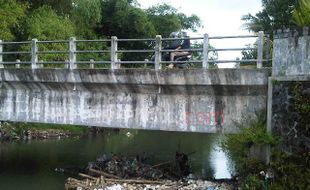 PENCEMARAN SUNGAI : Ribuan Ton Sampah Cemari Sungai di Bantul