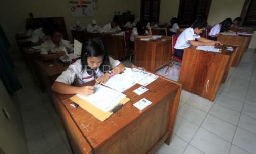 UN SMP 2013 : Siswa Bantul Keluhkan Buruknya Kualitas Kertas Jawaban