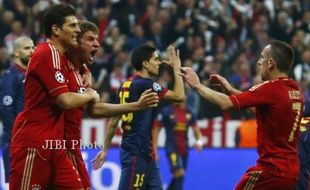 BAYERN MUNICH 4-0 BARCELONA, Philipp Lahm : Kami Nyais Sempurna