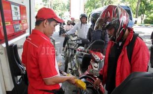 BAHAN BAKAR MINYAK : Dua Kilang Beroperasi, Pertamina Kurangi Impor Premium 30%