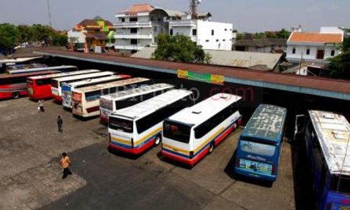 ANGKUTAN : Mobil Murah Ancam Transportasi Umum