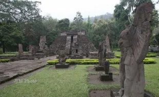 WISATA KARANGANYAR : Pemugaran Candi Sukuh Terkendala Cuaca