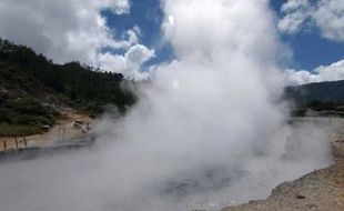 Dieng Hembuskan Gas Enam Kali