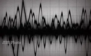 GEMPA BUMI : Gempa Berkekuatan 6,5 SR, Pengunjung Mal Berhamburan 