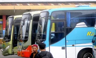 KRU BUS MOGOK : Bus Solo-Jogja Mogok di Tirtonadi, Penumpang Telantar