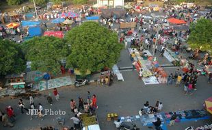 PKL SOLO : Pedagang Sunday Market Manahan Direlokasi Seusai Lebaran