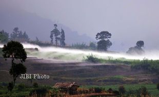 UPDATE SIAGA DIENG : Ratusan Warga Dieng Kembali Datangi Tempat Pengungsian