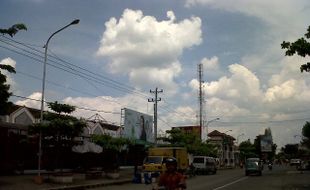   2 Tahun Lampu Padam, Jalan Depan Pasar Tuban Gelap Gulita