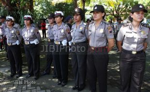 TES KEPERAWANAN POLRI : PSKK UGM: Polri Melindungi Perempuan Tapi Bikin Tes Keperawanan