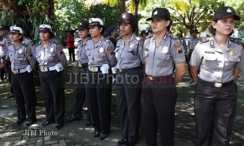 TES KEPERAWANAN POLRI : PSKK UGM: Polri Melindungi Perempuan Tapi Bikin Tes Keperawanan