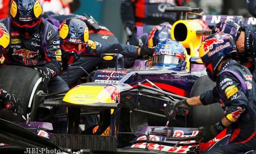 F-1 2013 : Abaikan Order Team, Vettel Siap Lakukan Lagi