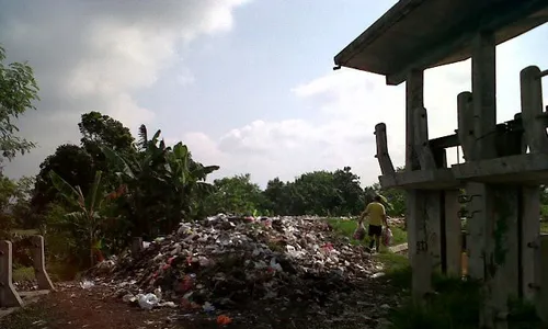  TANGGUL KALI JADI TEMPAT SAMPAH