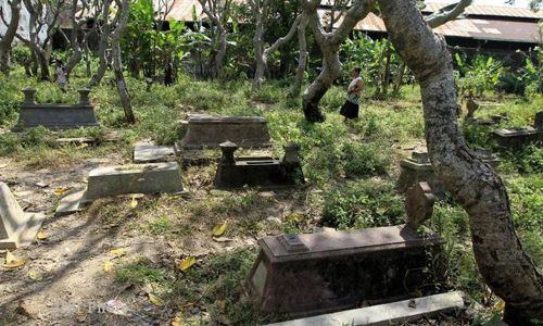 PENCURIAN MAYAT :  4 Makam Bayi Dibongkar, Tali Kafan Hilang 