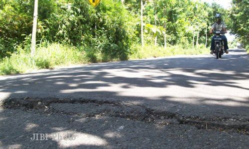 Jalan Lingkar Menara Pandang-Sangiran Rusak Parah