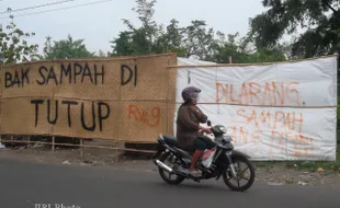 TPS DITUTUP WARGA