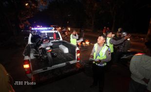 LAKALANTAS SOLO : Mobil vs Motor, Warga Gondangrejo Tewas Terlindas Mobil