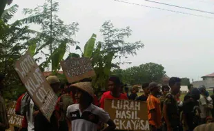 PILKADES KLATEN : Warga Senden Kembali Gelar Demo, Kades Baru Mangkir