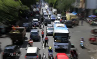 PASANG BARIKADE JALAN