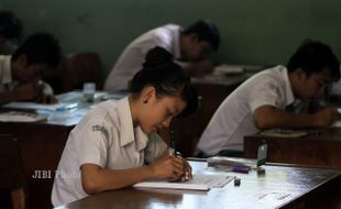 PENGUMUMAN UN : Di Solo 6 Siswa SMA dan 32 Siswa SMK Tak Lulus, MAN Lulus 100%