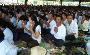 PERAYAAN WAISAK : Dharmasanti ribuan Umat Budha Jateng-DIY di Candi Sewu Berlangsung Khidmat