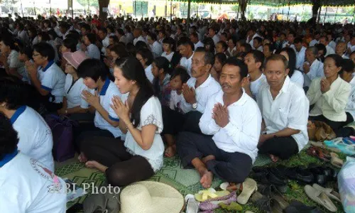 PERAYAAN WAISAK : Dharmasanti ribuan Umat Budha Jateng-DIY di Candi Sewu Berlangsung Khidmat